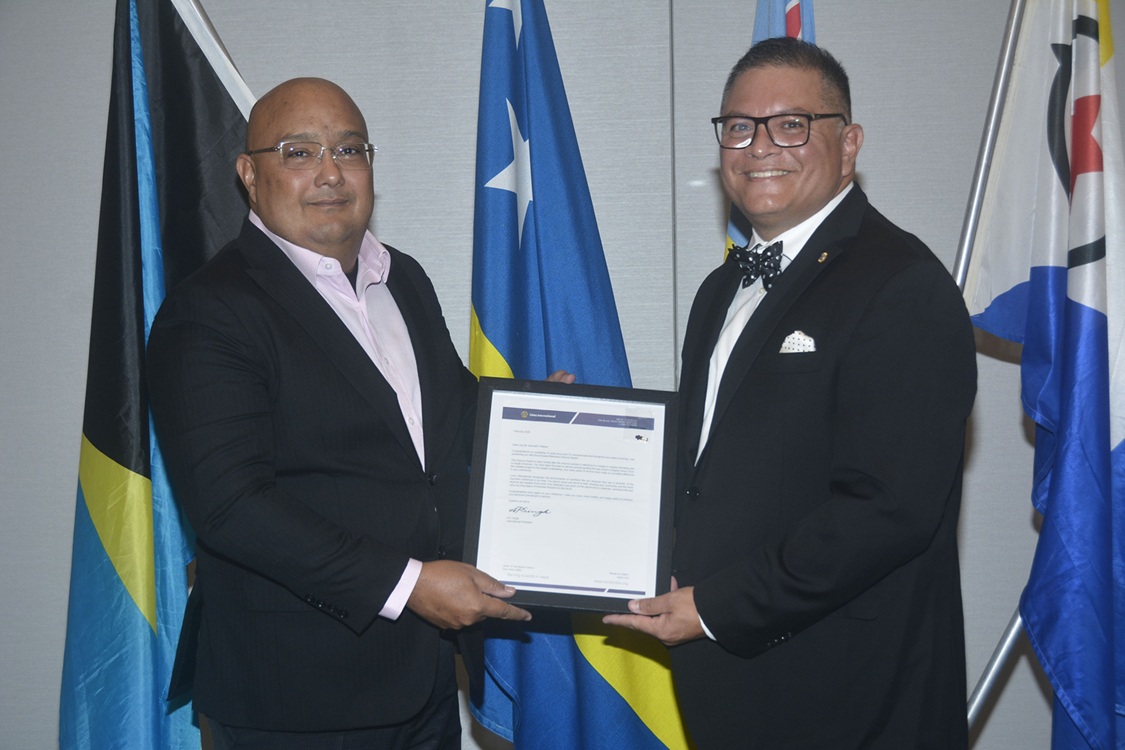 Aruba Lions Club a entrega Premio Chevron pa celebra añanan di servicio na comunidad   