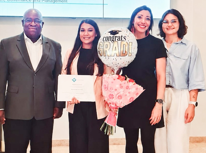 Marushka Hannoeman a gradua como Bachelor den programa OGM di Universidad di Aruba