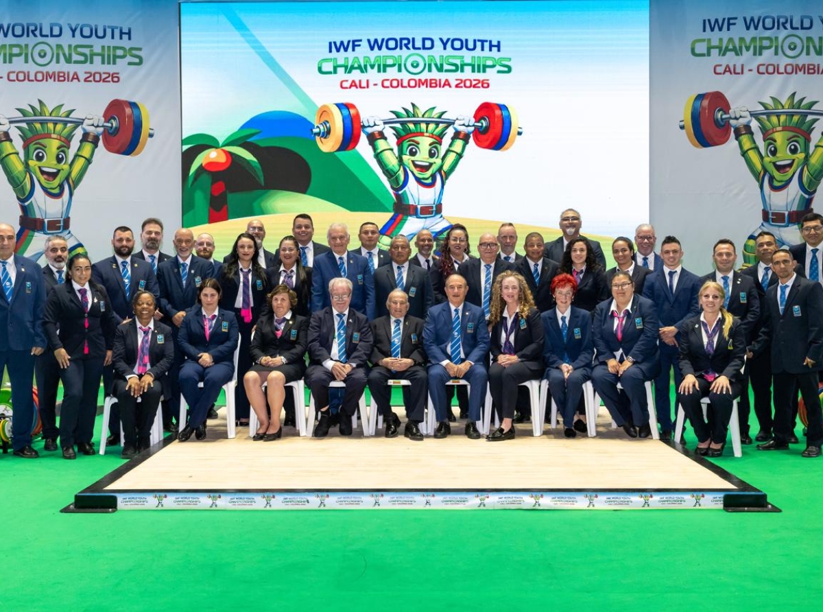 Hugo Themen a fungi como hurado den Campeonato Mundial Hubenil na Colombia