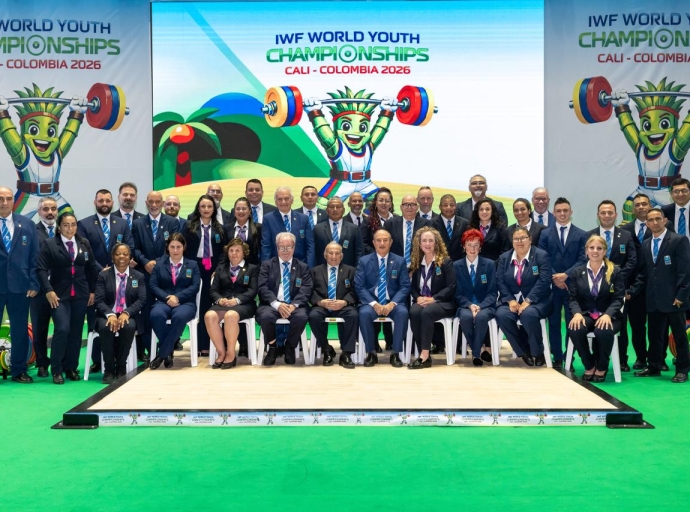 Hugo Themen a fungi como hurado den Campeonato Mundial Hubenil na Colombia