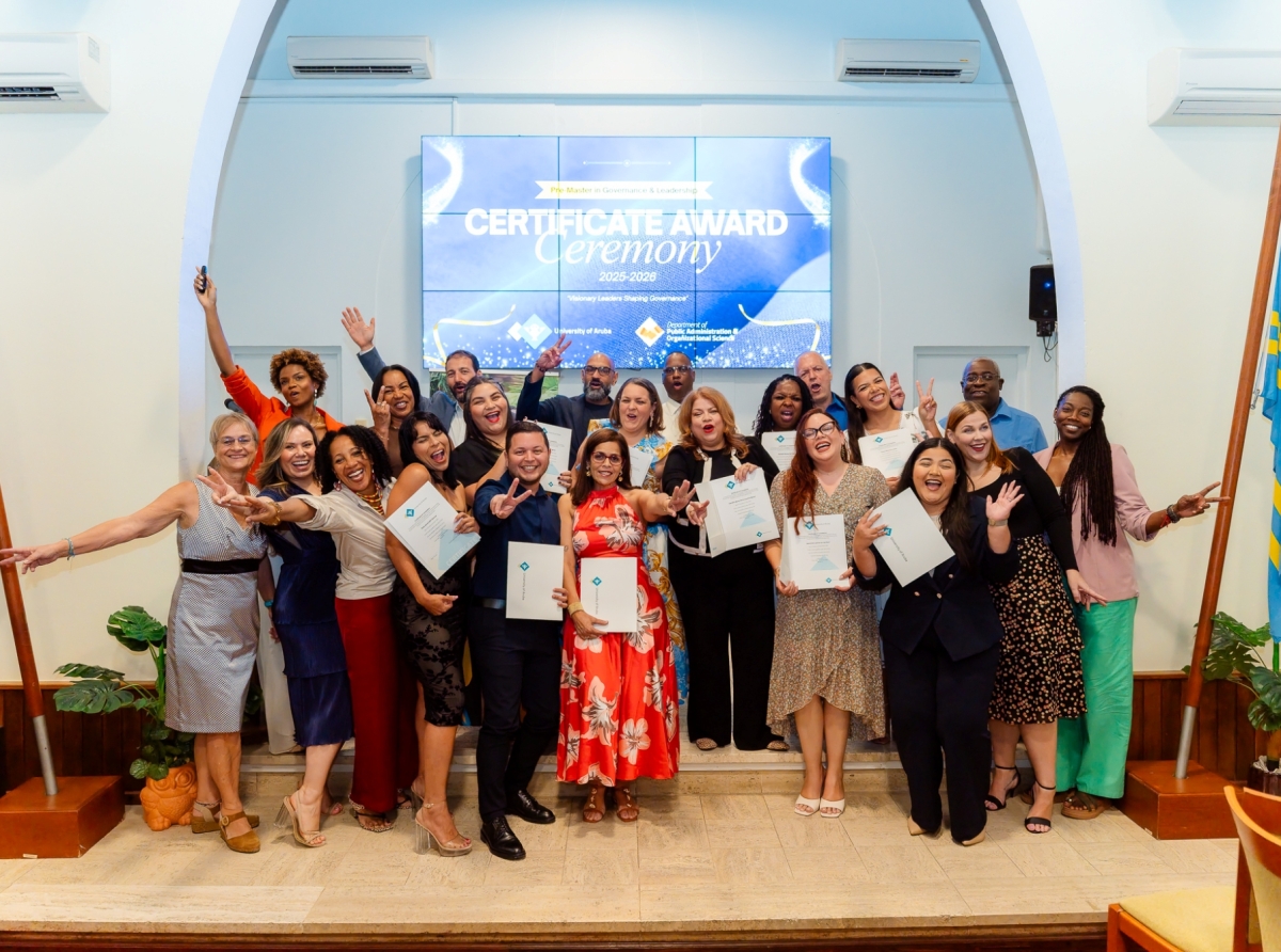 Universidad di Aruba ta celebra e prome grupo di graduado di Premaster den Maneho y Liderazgo