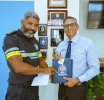 Jonathan “Johnny” Henriquez a celebra 45 aña sirbiendo Pais Aruba