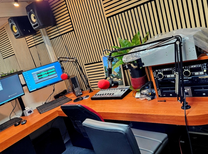 Magic FM ta drenta un era nobo cu inversion den tecnologia y calidad di transmision