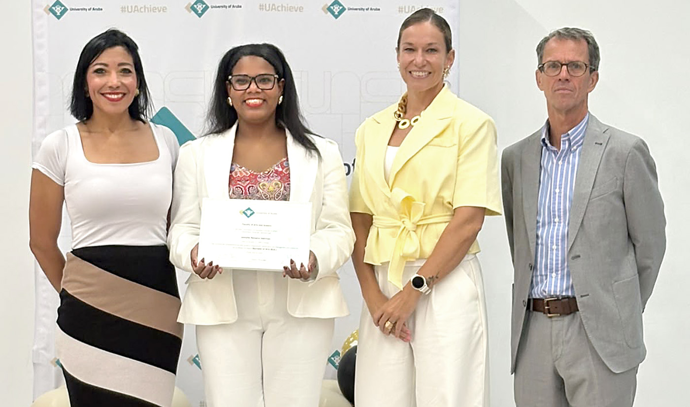 Jennyfer Geerman a gradua como Bachelor den Organization, Governance and Management (OGM)