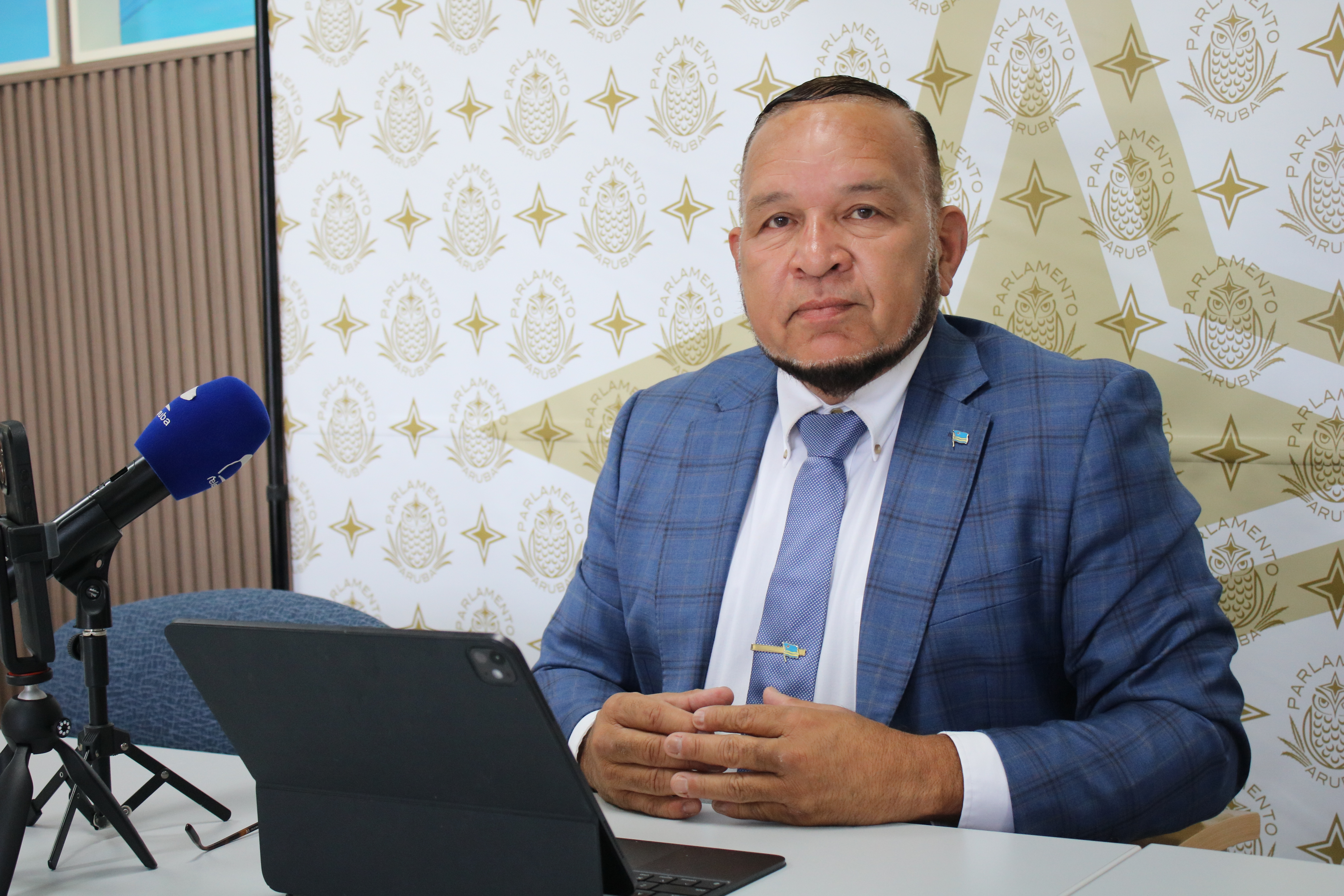 Minister Gerlien Croes tin e obligacion di cumpli cu ley   