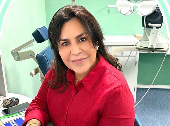 Optometrista Angela trahando 25 aña caba cu Optica Moderna