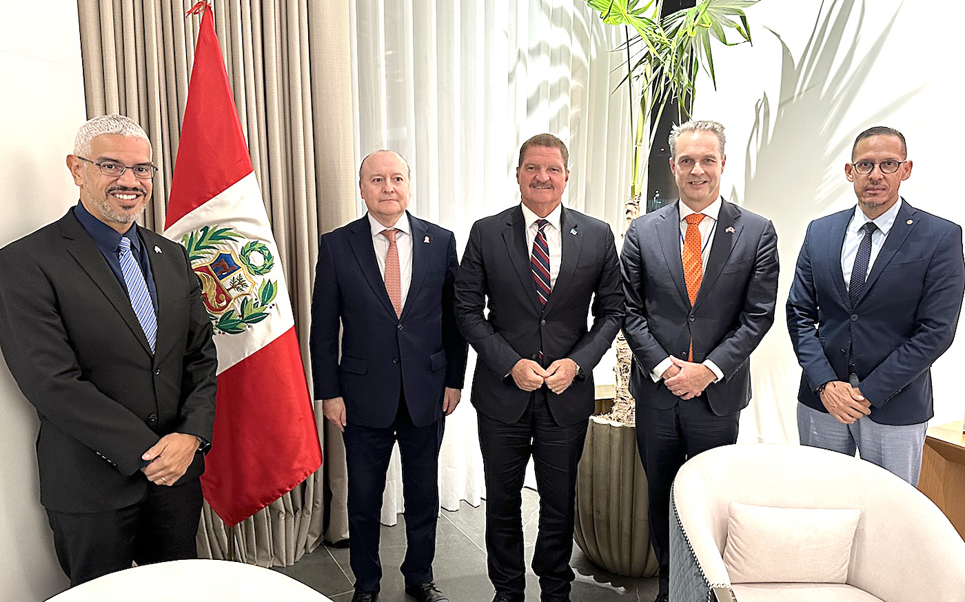 Prome Minister Mike Eman na Peru pa instalacion di president electo Keiko Fujimori   