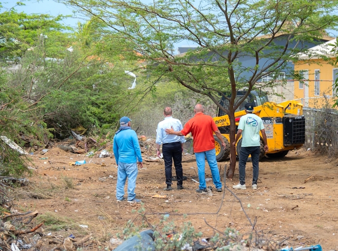 Dia Nacional di Cuida Aruba a transforma tereno bandona na Pos Chiquito den futuro area recreativo