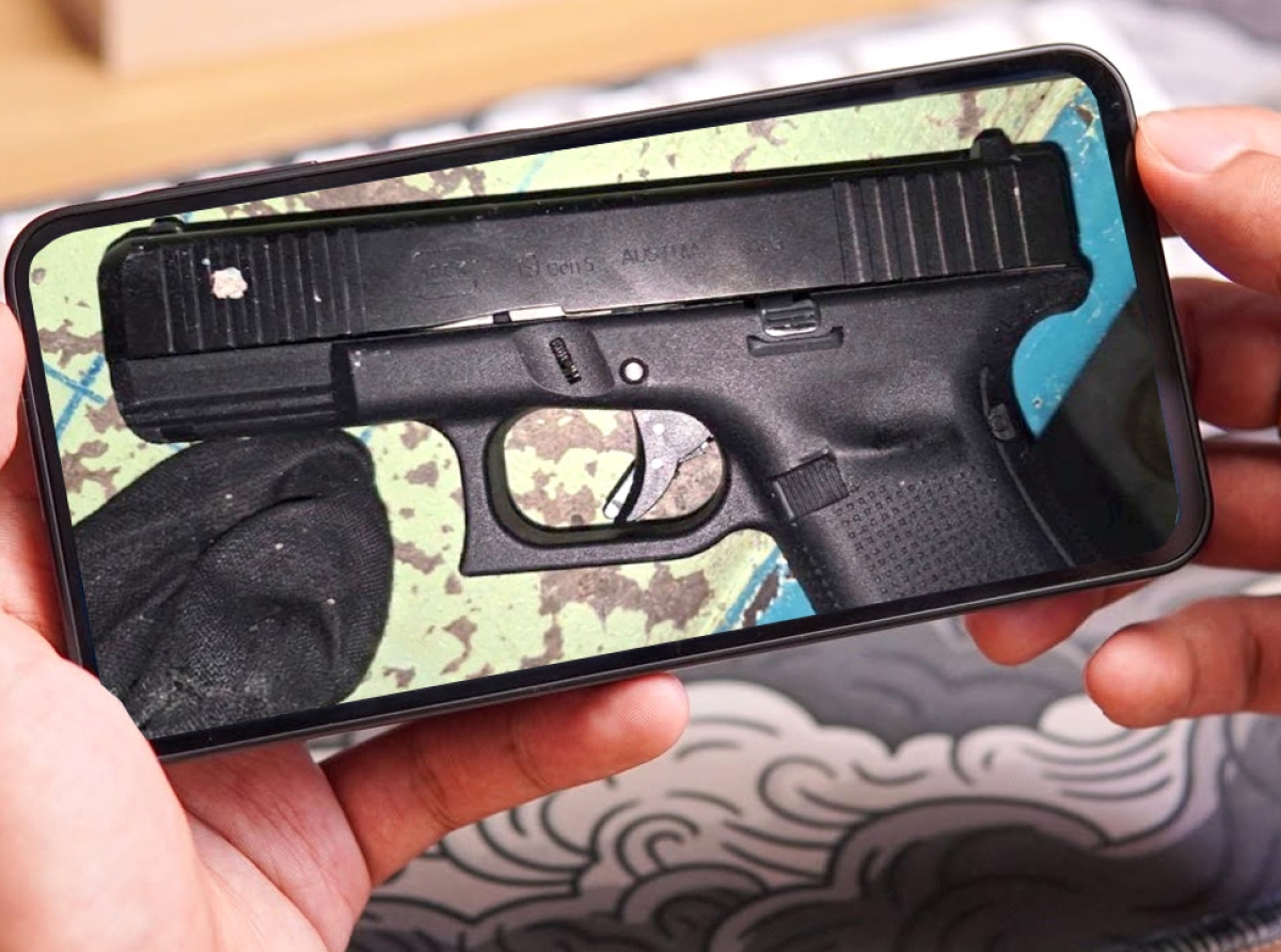 Sospechoso por haya 1 aña di prizon pa djis tin potret di arma di candela den smartphone