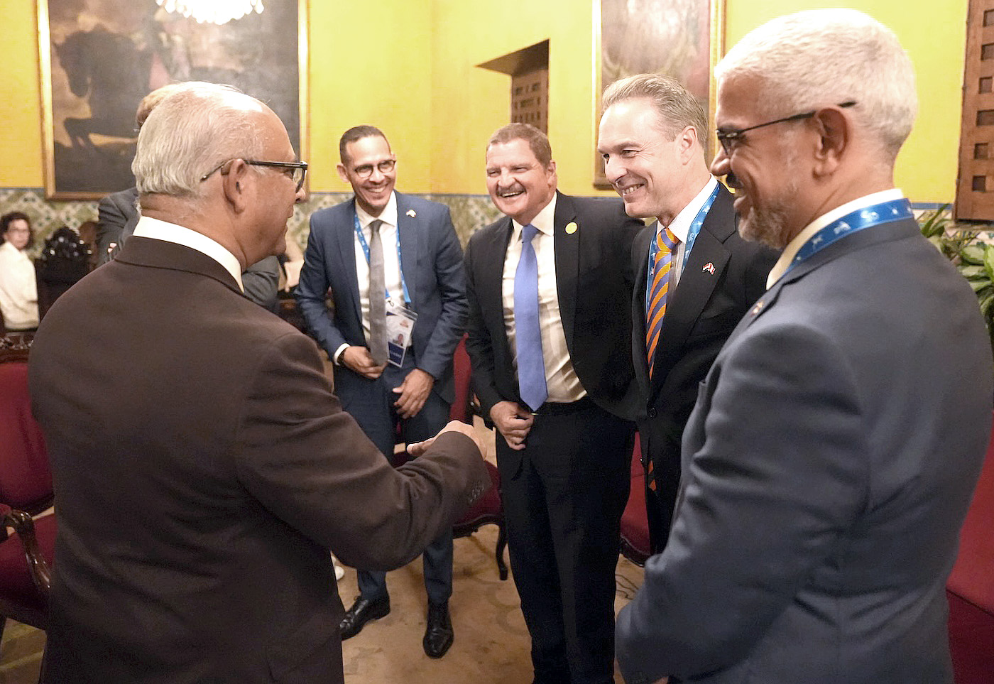 Embahador Alexander Kofman ta califica bishita di Prome Minister Mike Eman na Peru como un exito grandi