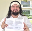 Tin un candidato cu lo bula cabes di tres cu si ta den e Acuerdo di Gobernacion