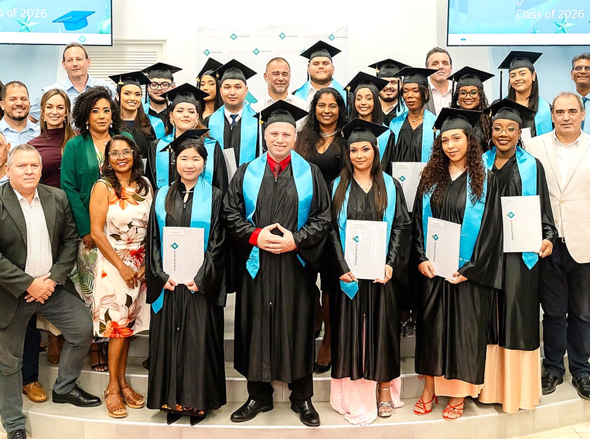 Asina Facultad di FEF na Universidad a celebra cu nan graduadonan