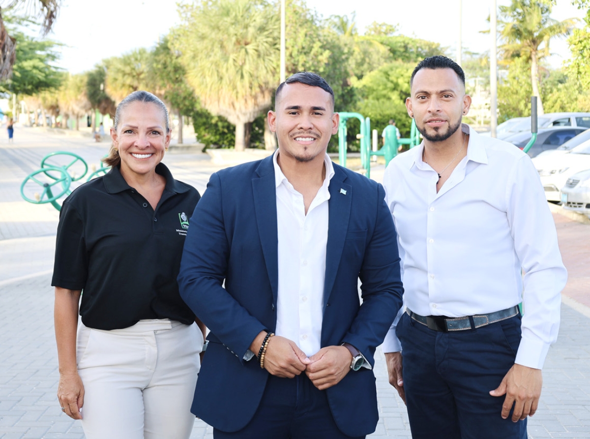 Comunidad awo por disfruta di outdoor gym renoba na Linear Park