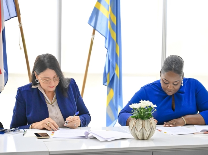 Minister Wyatt-Ras a firma acuerdo cu Stichting Brasami