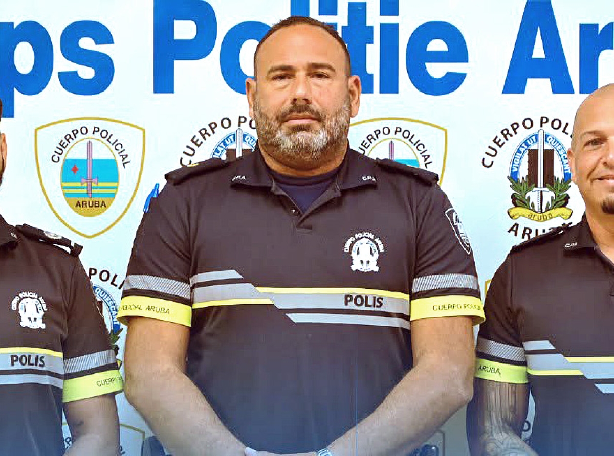 Tres Polis a haya nan promocion den Cuerpo Policial Aruba