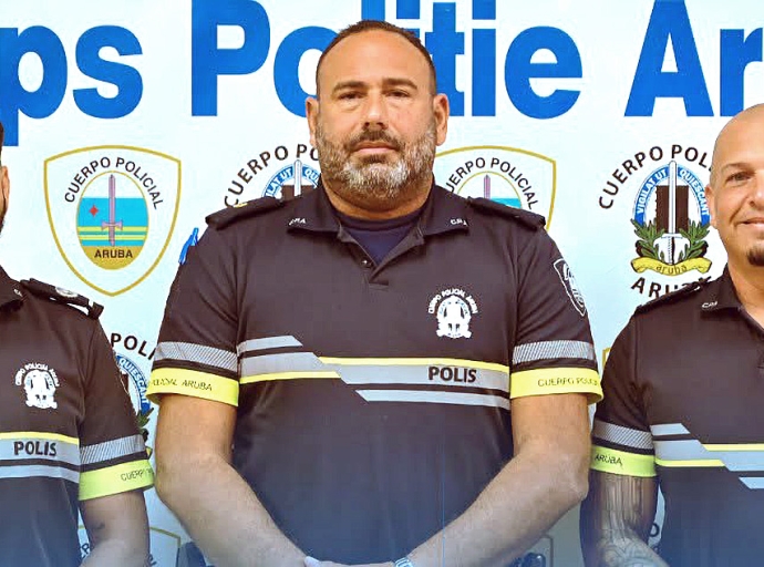 Tres Polis a haya nan promocion den Cuerpo Policial Aruba