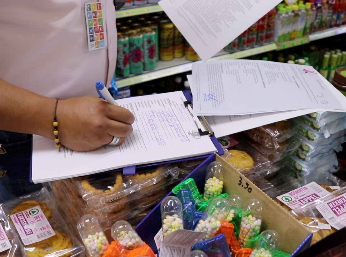 Controladornan di DEACI lo eherce control rutinario of segun keho na tur supermercado
