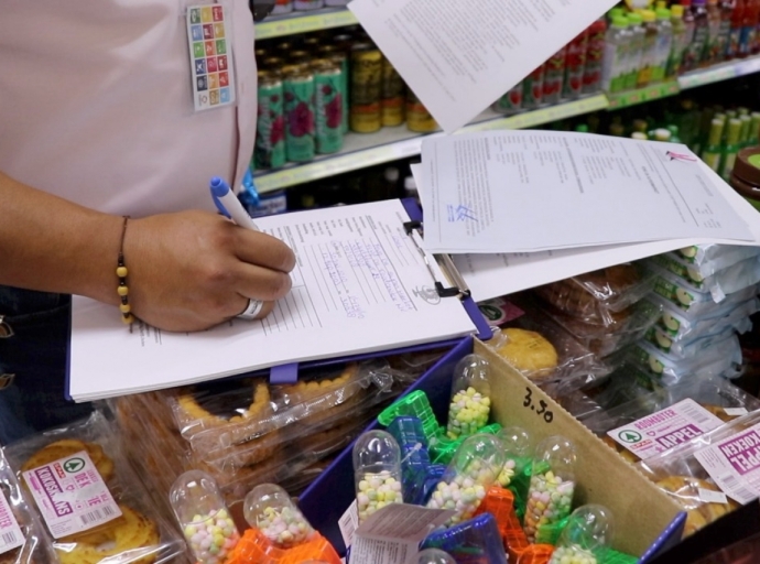 Controladornan di DEACI lo eherce control rutinario of segun keho na tur supermercado
