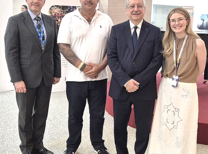 Parlamentario Bermudez a conoce Hospital Internacional de Colombia