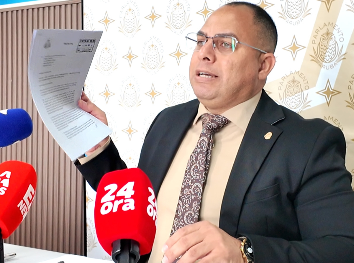 ‘No criminalisa mi trabao riba un contrato multimiyonario cu supuestamente abo a haci’