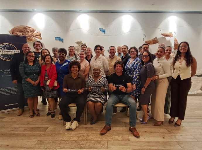DIARIO a haya e honor di a pasa den un experiencia fabuloso cu Orua Toastmaster Club