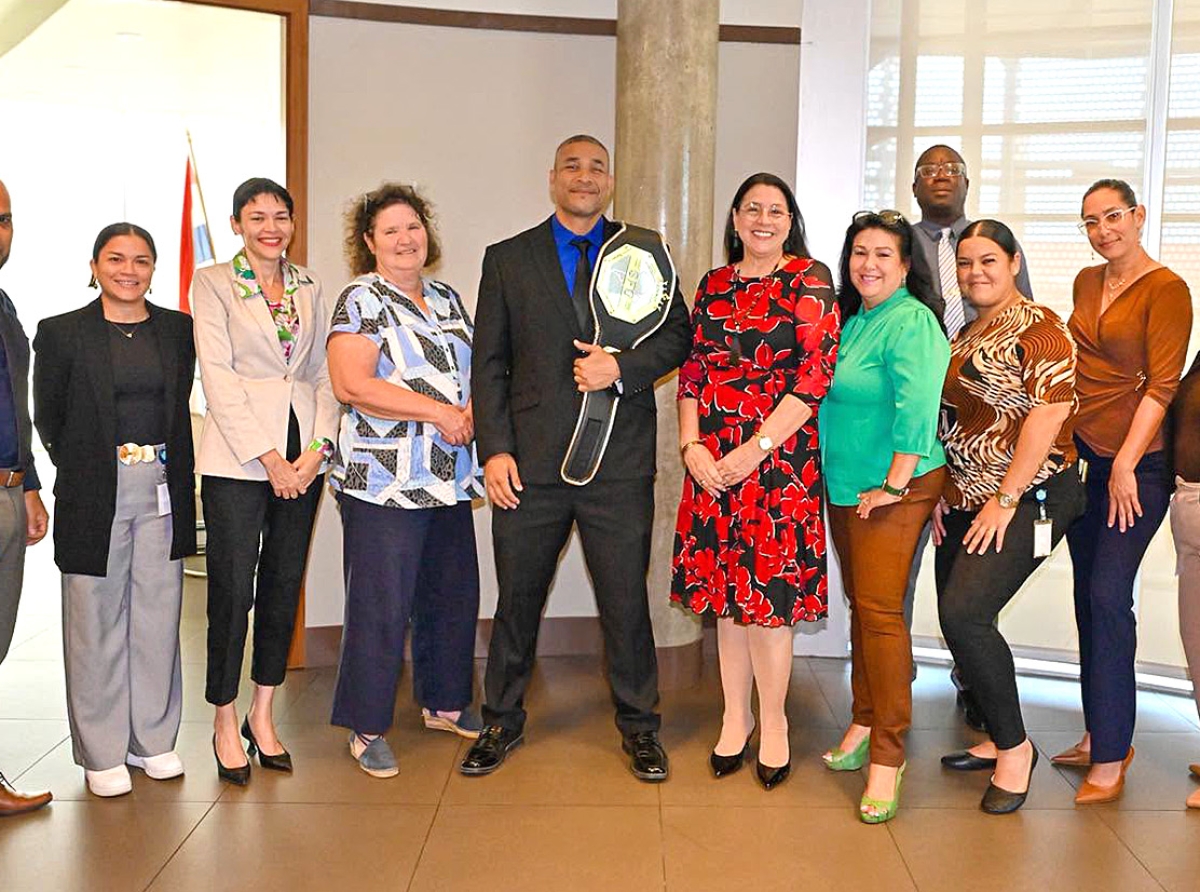 Ministro Mervin Wyatt-Ras a desea Mayvir Orman tur exito