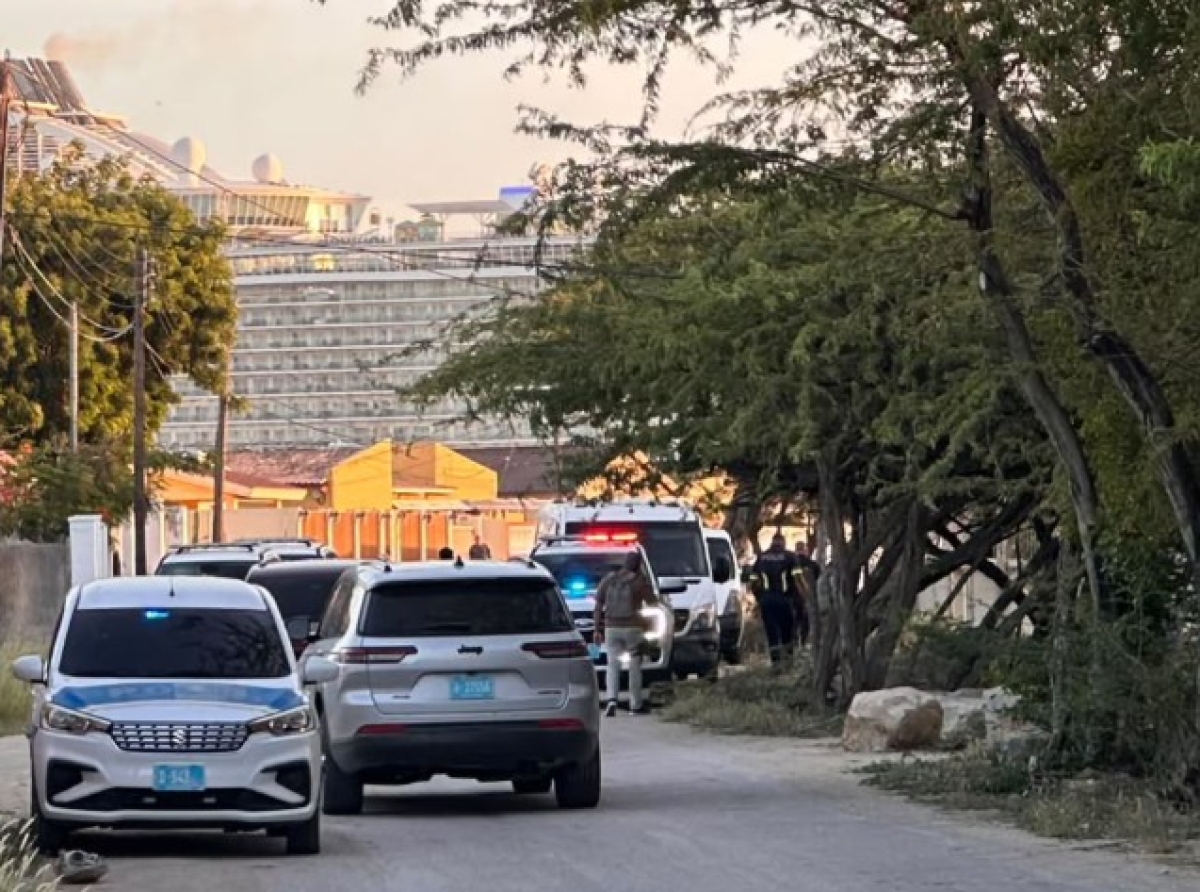 Cinco persona deteni despues di persecucion di auto na Madiki