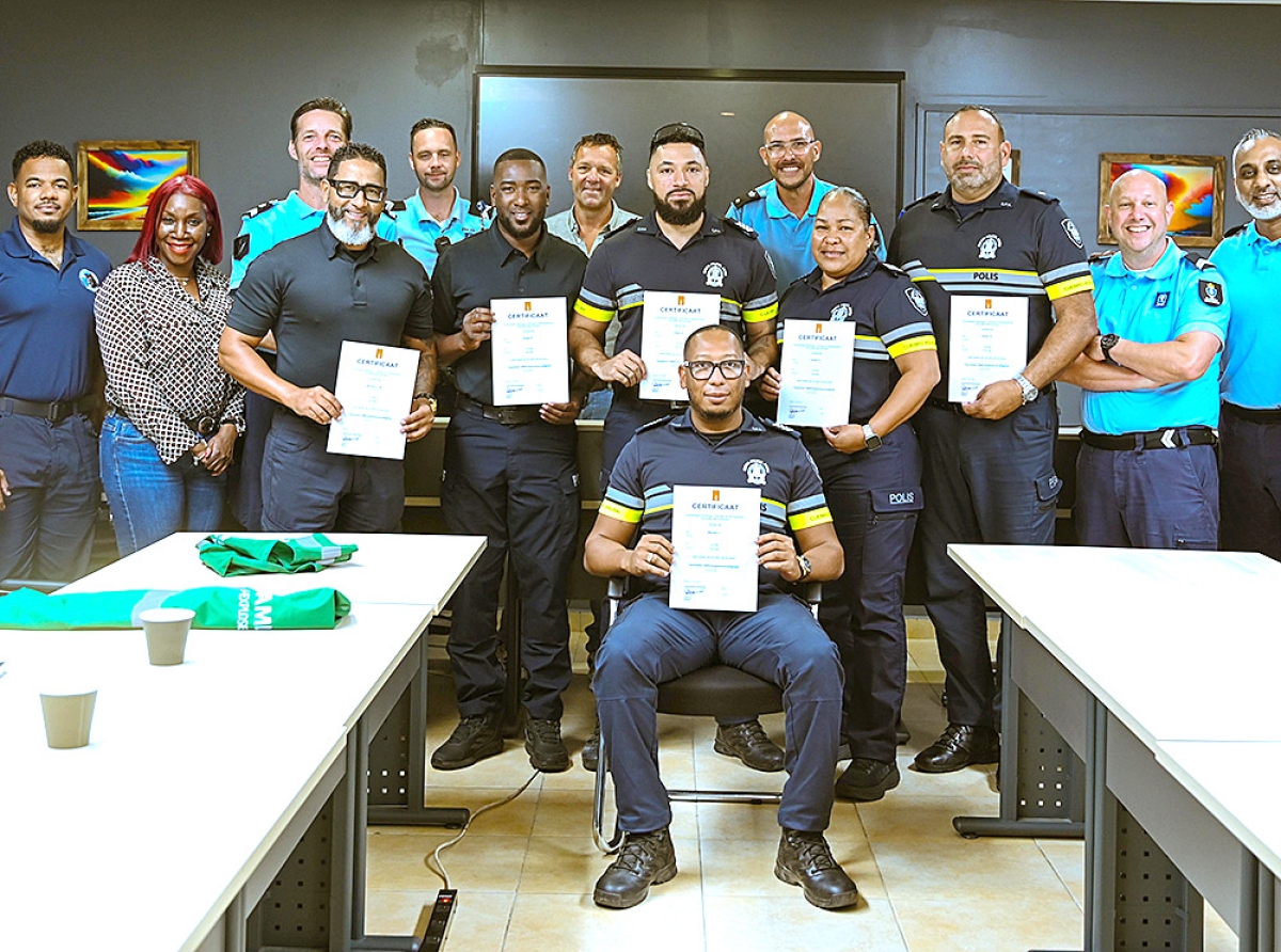 Polisnan di Aruba y Corsou a finaliza cu exito un curso di siguridad di bom