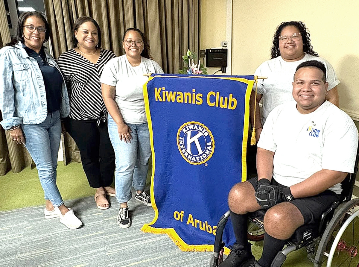 Kiwanis Club Aruba cu huespednan special na nan reunion general