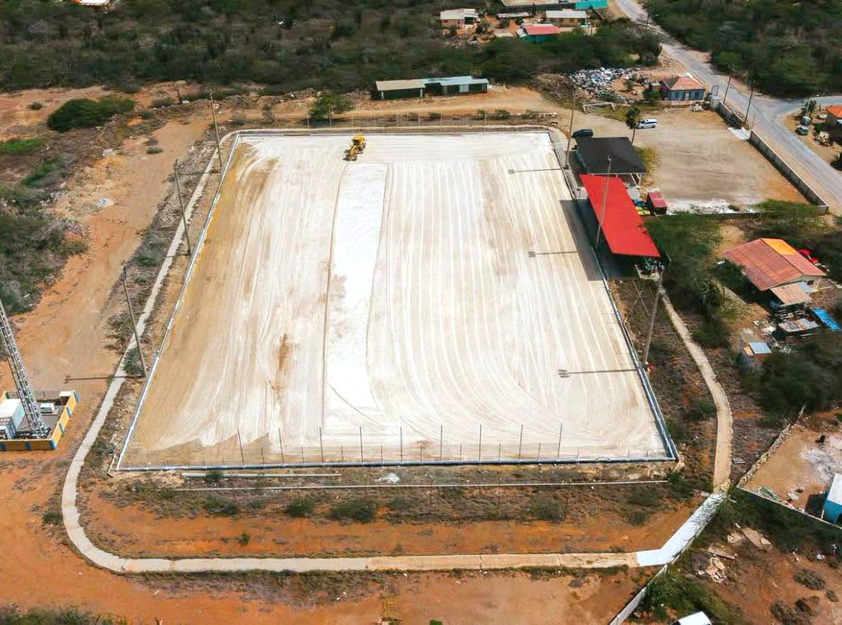 Trabao ta sigui pa veld di SV Nacional haya turf artificial