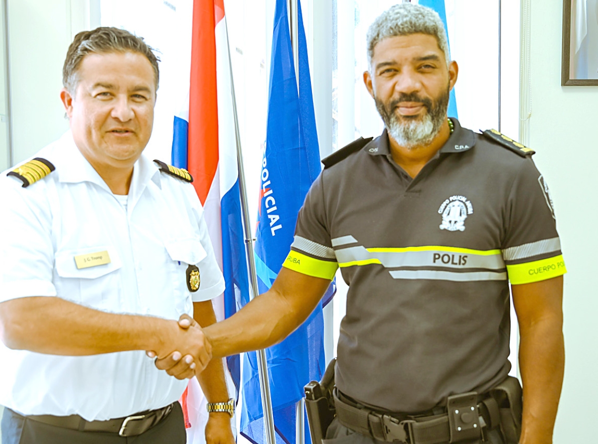 Cuerpo Policial y Cuerpo di Bombero ta profundisa colaboracion