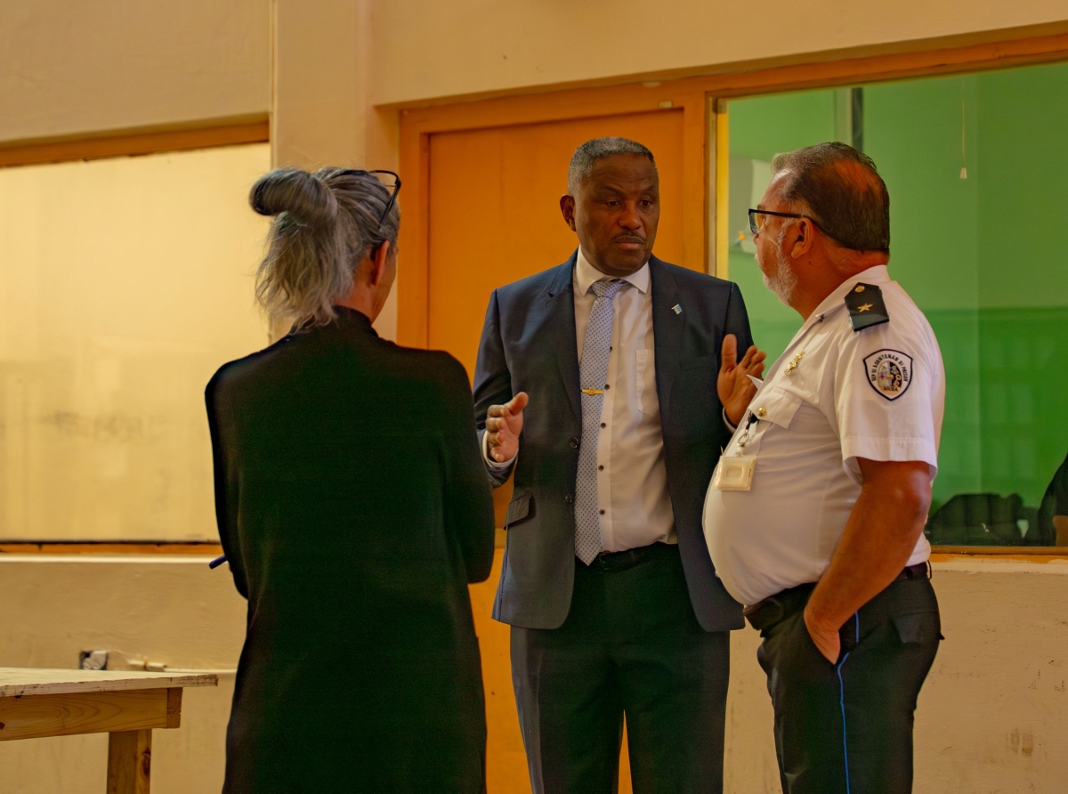 Minister Dowers ta sigui di cerca renobacion na KIA, Scol di Polis y DIMAS San Nicolas