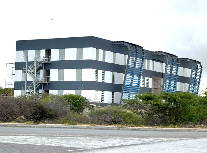 Despues di 10 aña e edificio di Aduana ta birando realidad
