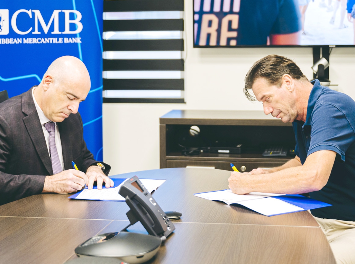 Caribbean Mercantile Bank NV y Aruba Beach Tennis a renoba nan partnership pa tres aña mas