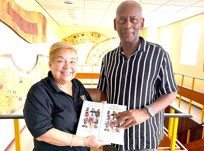 Buki di ‘St. Eustatius: Restoring Our Ties’ entrega na Biblioteca Nacional