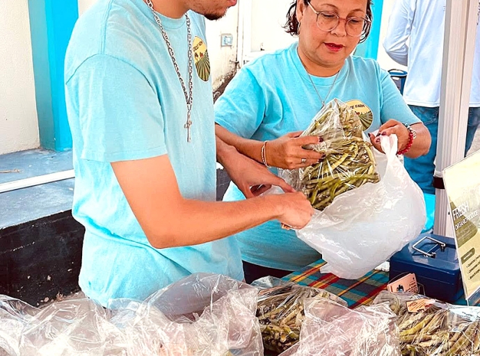 Diasabra por bay probecha di productonan na Mercado Santa Rosa   