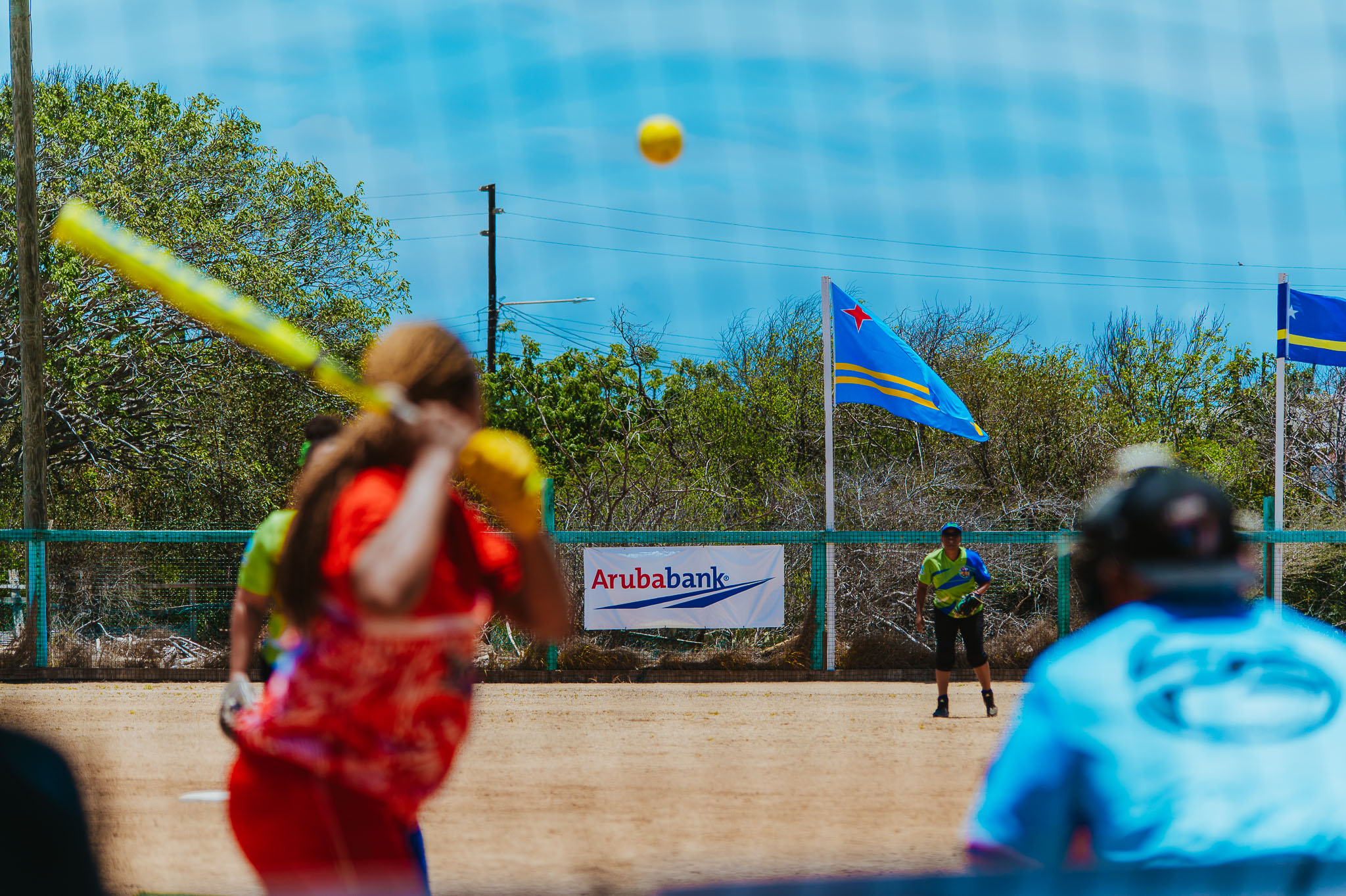 Aruba Bank a sponsor cu orguyo “Copa 25 Aniversario” di softball