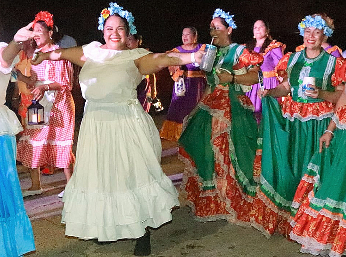 Parada di Lanterna tabata grandi y hopi bon anima