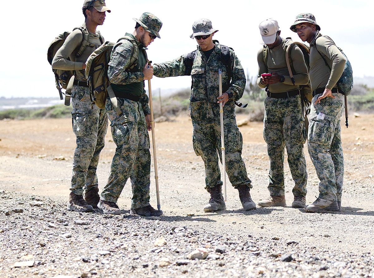 Militarnan Arubiano a participa den training di ‘tracking’