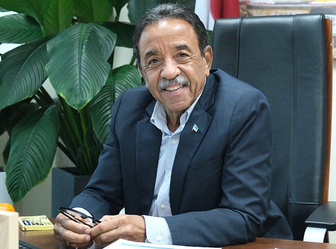 Ata aki un lista di mentiranan di Ministro Baba Herdé relaciona cu ceramento di costa