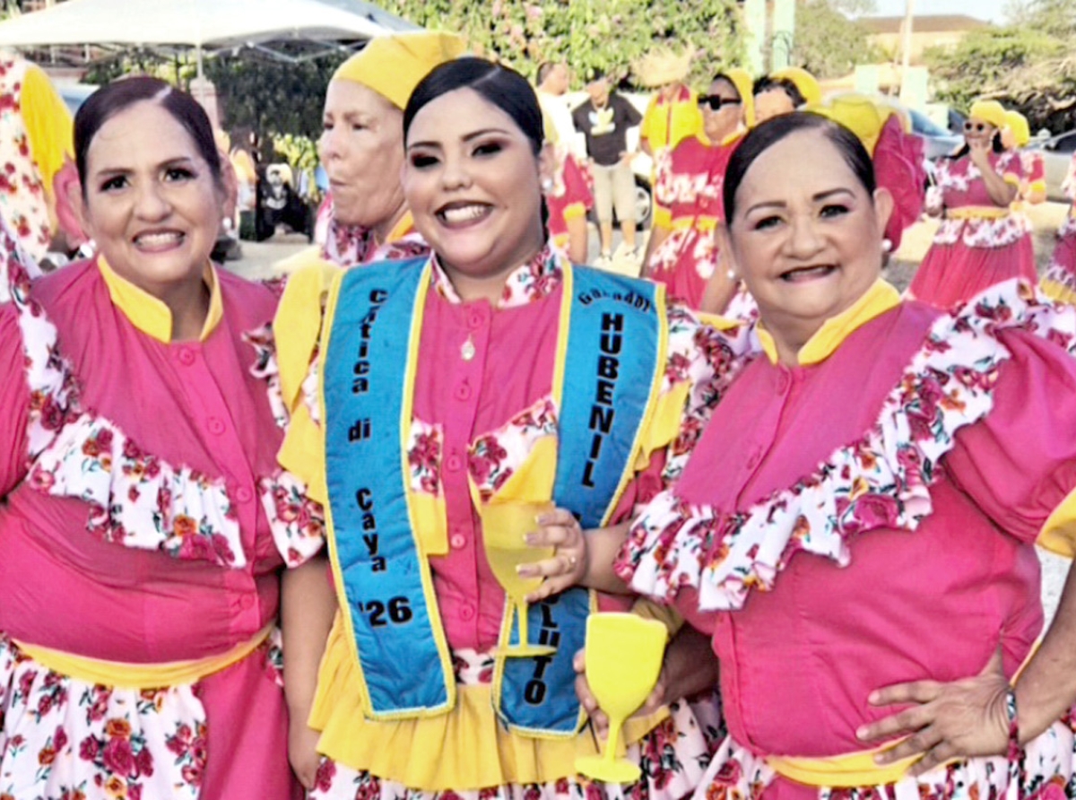 Studiantenan di Filomena College MAVO tambe den Parada Cultural di Brazil