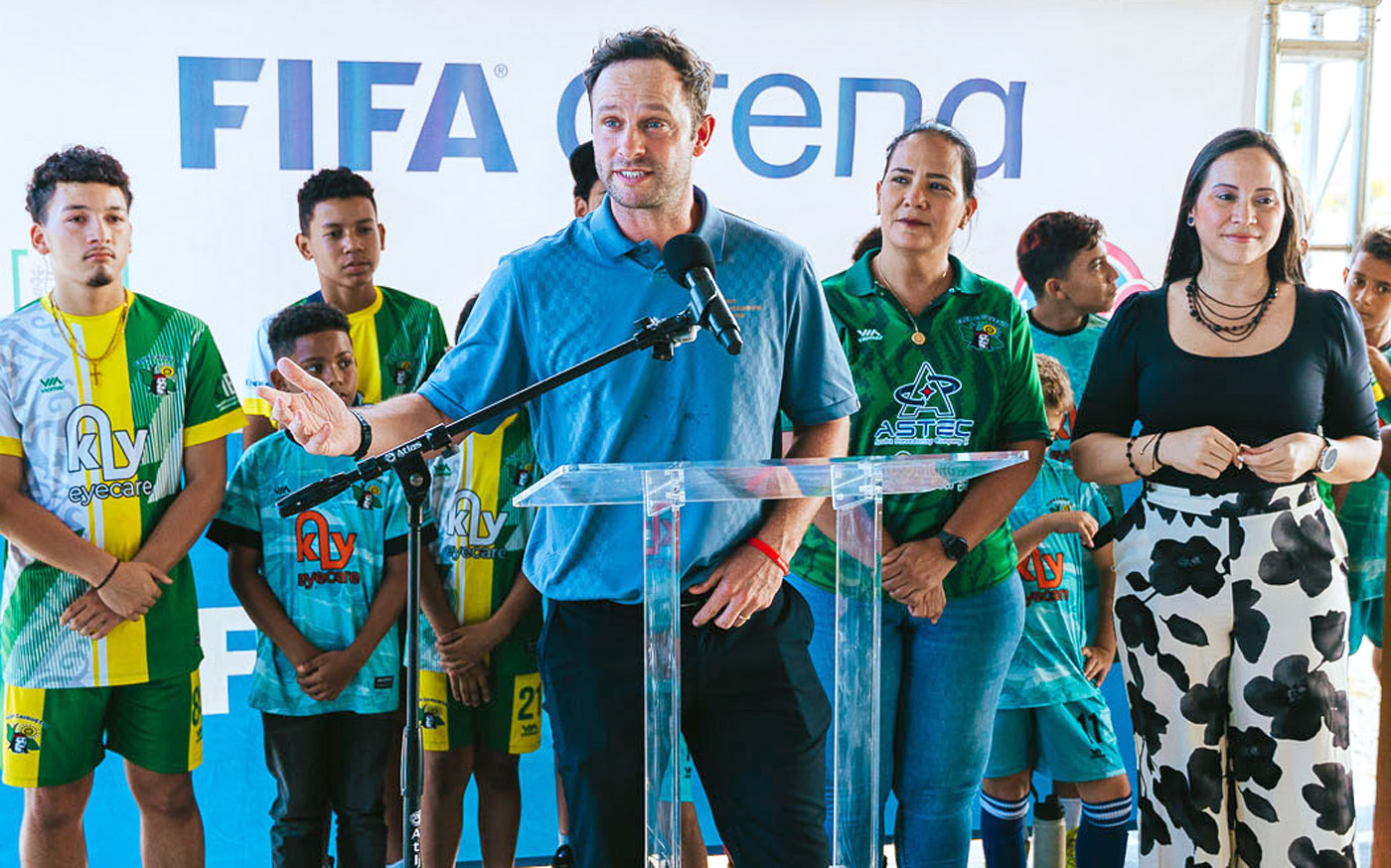 Ministro Gerlien Croes a anuncia cu SV Caiquetio lo haya FIFA Arena Mini Turf