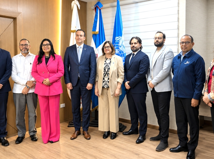 Ministro Wever ta reuni cu varios instancia pa fortalece comercio entre Aruba y Republica Dominicana