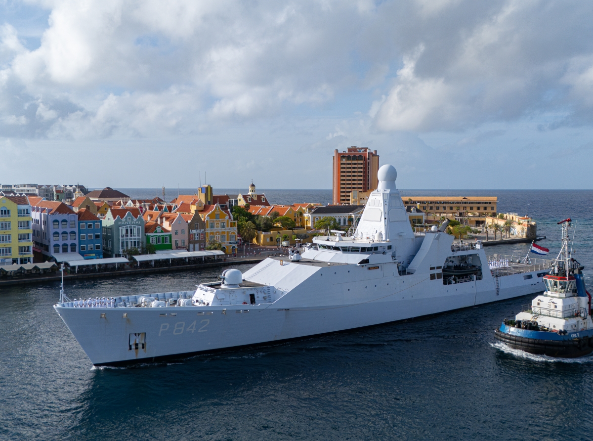 Barco Zr.Ms. Friesland ta regresa den Caribe