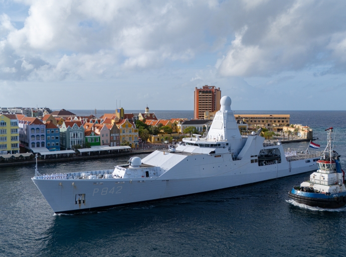Barco Zr.Ms. Friesland ta regresa den Caribe