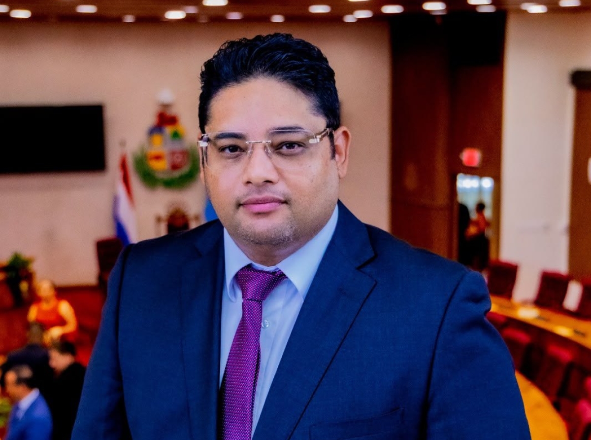 Parlamentario John Hart ta solicita debate tocante estado, capacidad y plan di Cuerpo Policial Aruba