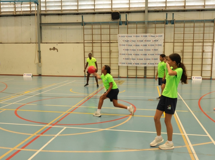 Campeonato di Trefbal categoria B mucha muher ta cuminsa dialuna na Centro Deportivo Frans Figaroa