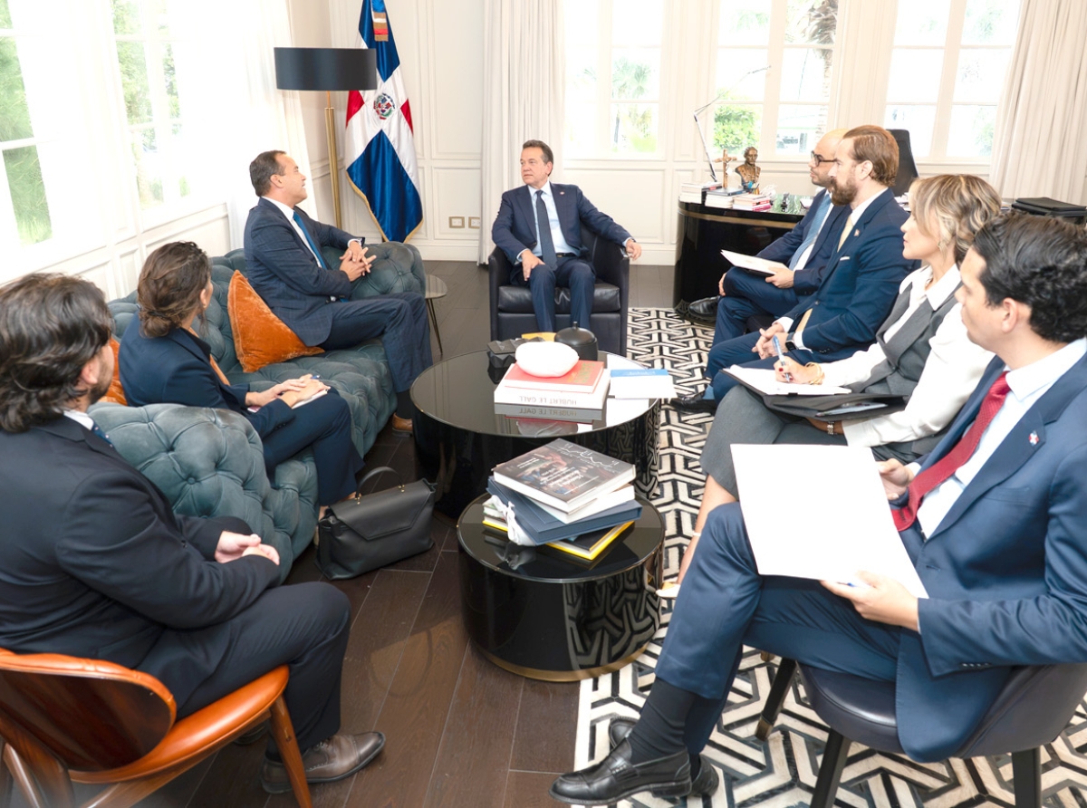 Minister Wever ta reuni cu Minister di Asuntonan Exterior di Republica Dominicana