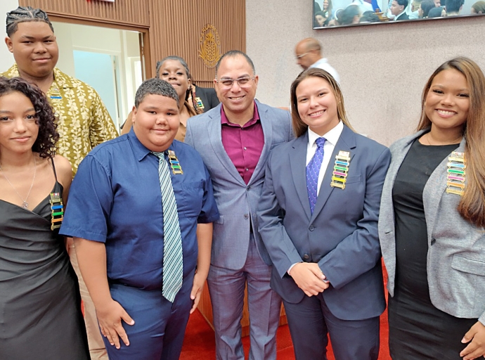 ‘Parlamento Hubenil ta co-formado di e lidernan cu mañan lo carga Aruba’