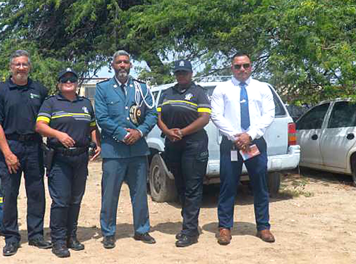 Lo inicia accion pa retira vehiculonan bandona for di caminda publico
